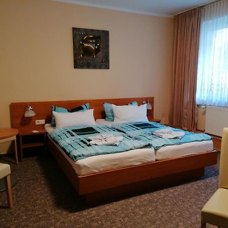 Hotel Garni Zum Goldenen Ring Кведлінбург Екстер'єр фото