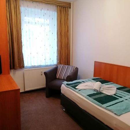 Hotel Garni Zum Goldenen Ring Кведлінбург Екстер'єр фото